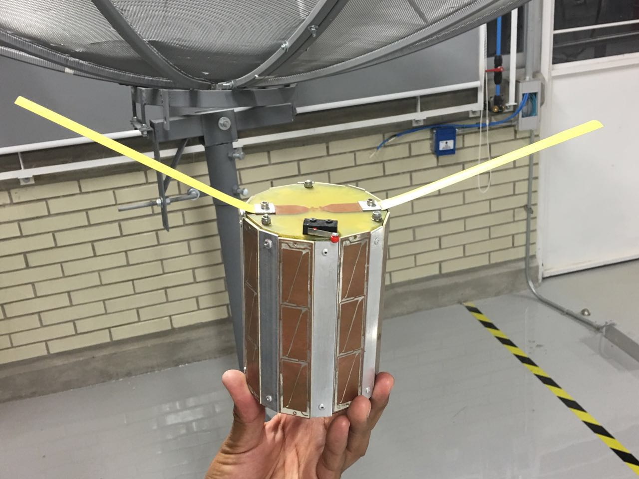 Modelo de ingeniería del Nanosatélite KuauhtliSAT el Ulises 2.0. 